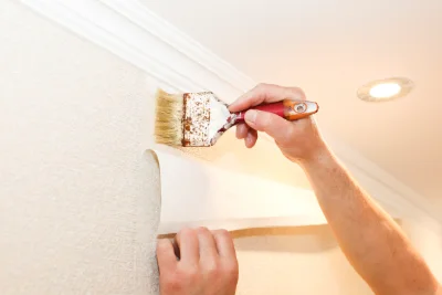 Pose de papier peint à Saint-Pierre-la-Cour — revêtements muraux et toiles de verre